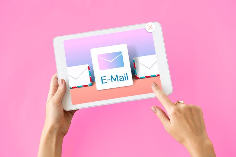 Làm email marketing